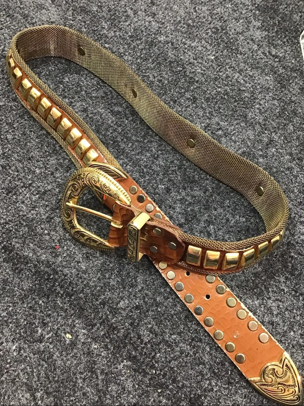 Vintage 80’s gold mesh and croc embossed leather western statement belt 30
